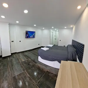 https://estudio-en-hotel-1-linea-playa.1costadelsol.com